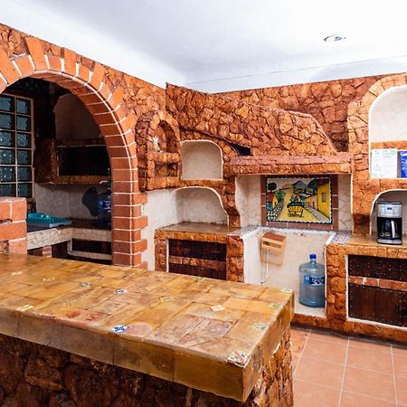 Vica Guest House Con Piscina En La Entrada De La Zona Hotelera Канкун Экстерьер фото